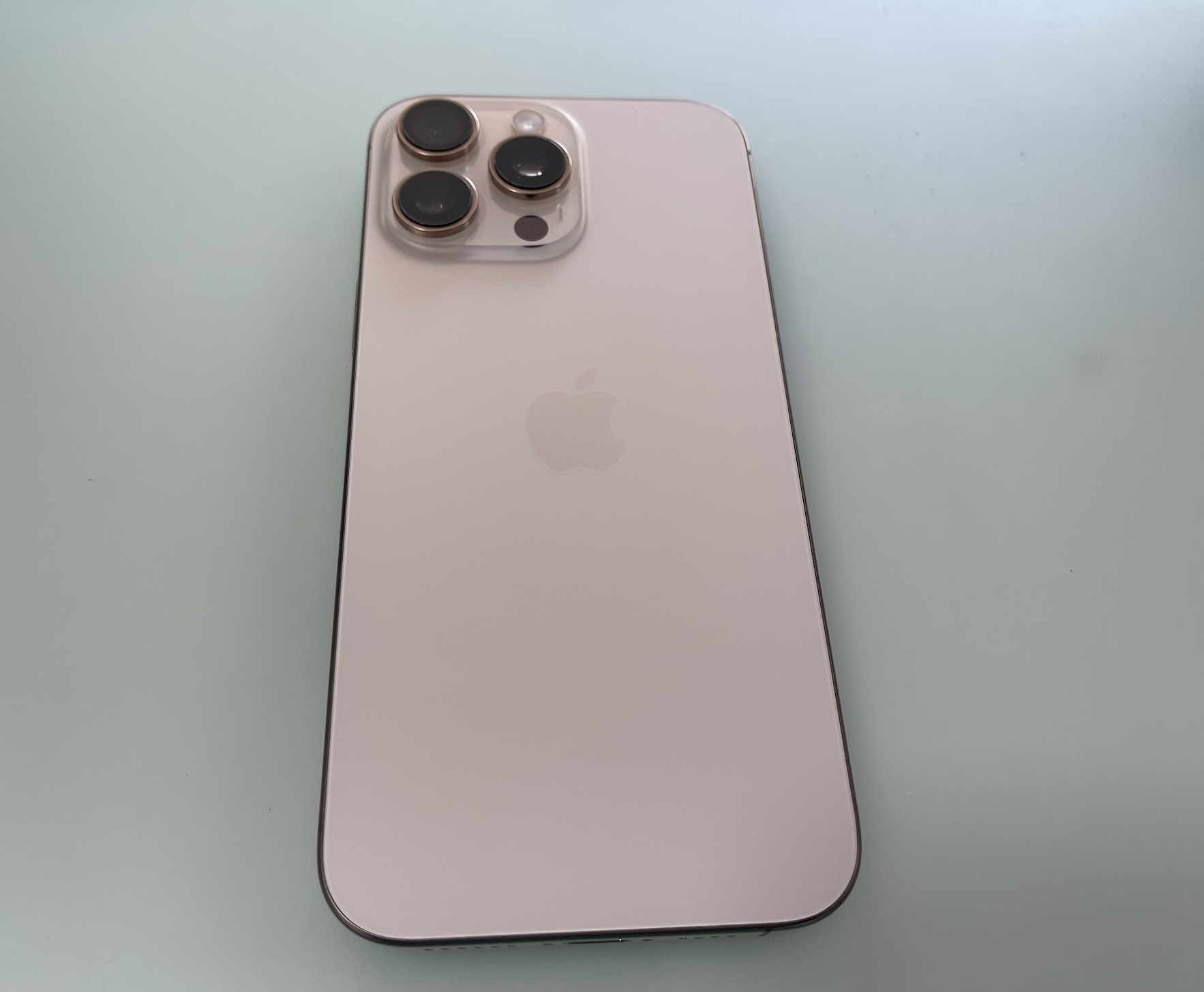 iPhone 16 Pro Max 4