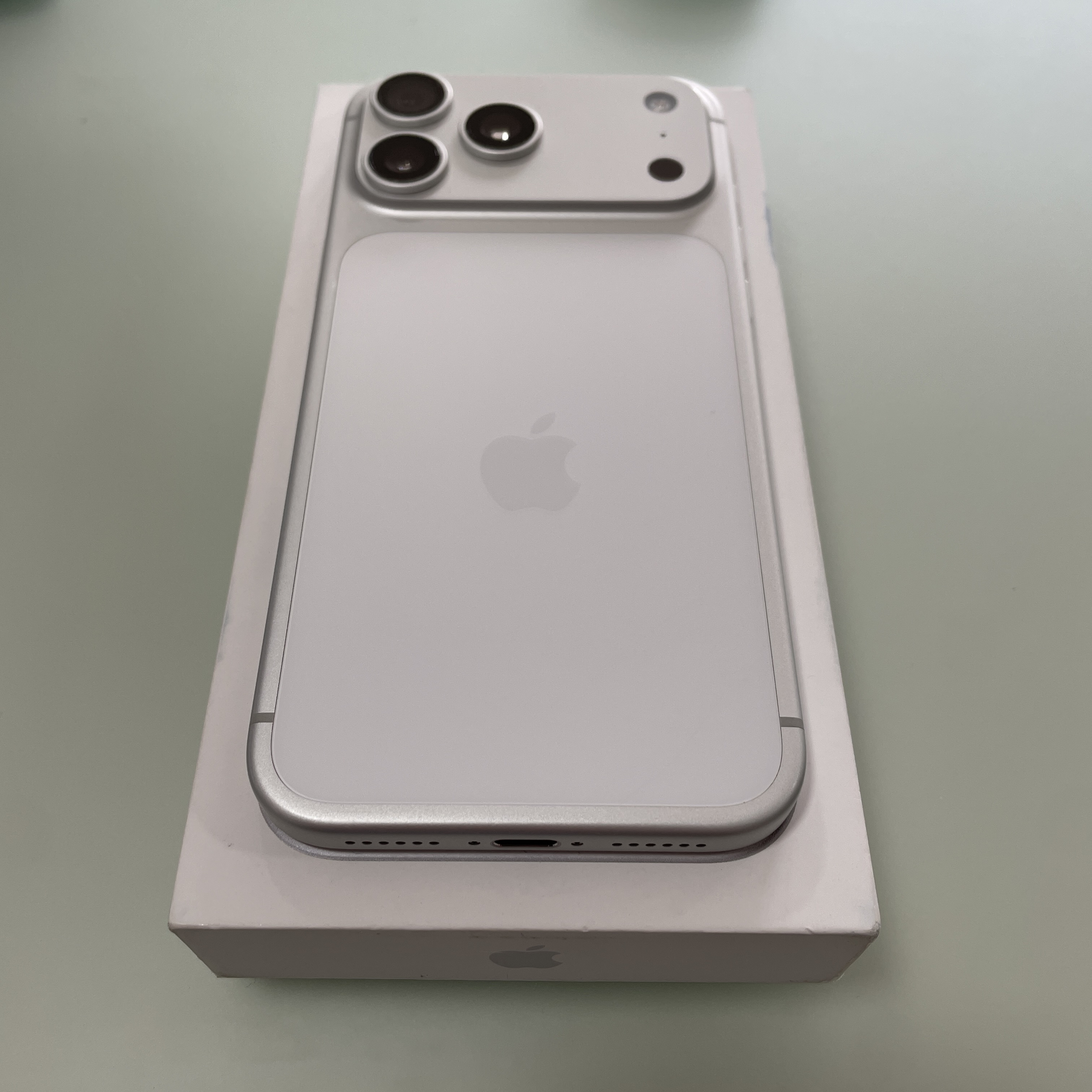 Apple iPhone 17 Pro Max 4