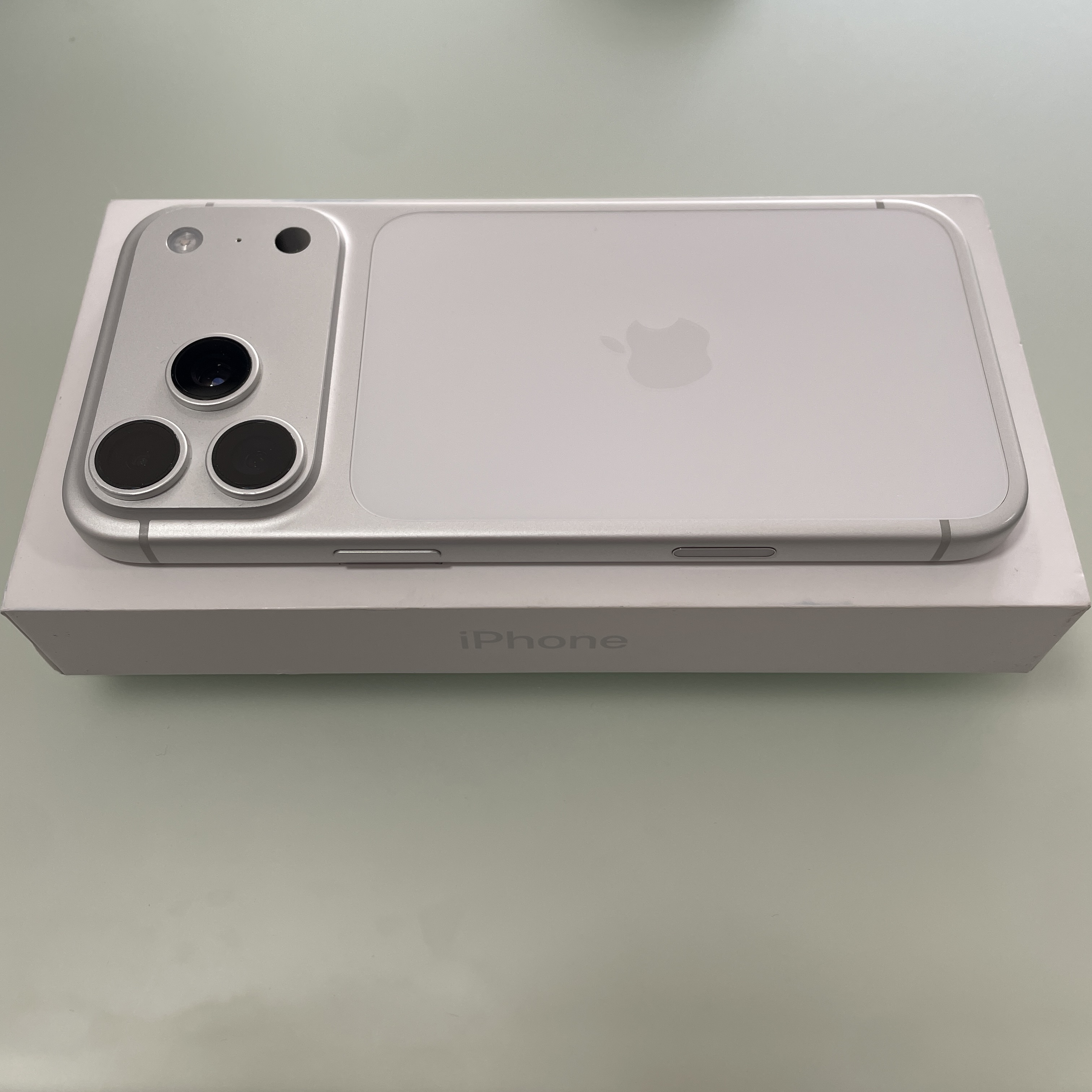 Apple iPhone 17 Pro Max 2